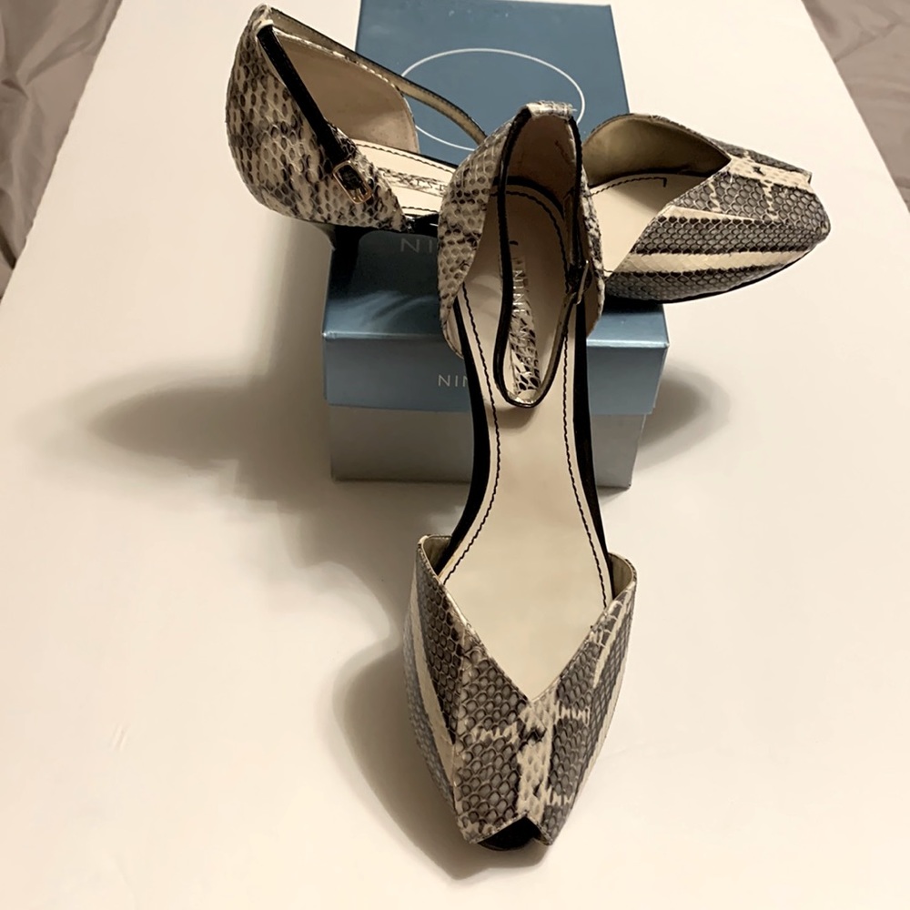 NINE WEST SNAKE LEATHER SHOES SIZE 7.5 BLACK WHITE